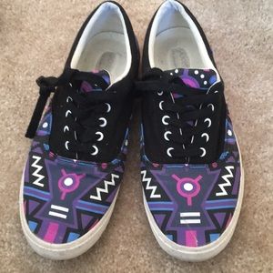 Men’s bucket feet size 10 shoes